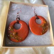 Load image into Gallery viewer, Adobe Sunset Rustic Donut Earrings – Hand-Sculpted Polymer Clay with Dried Flowers &amp; Glitter
